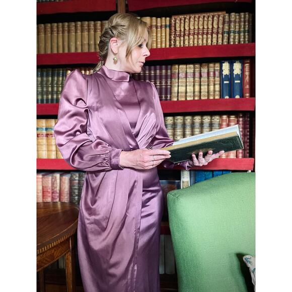 Vintage maxi gown in old mauve with drapes, beads and shiny texture, size 8 - Picture 2 of 7
